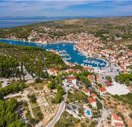 6 bedroom villa with pool in Milna, Brac Island sleeps 11